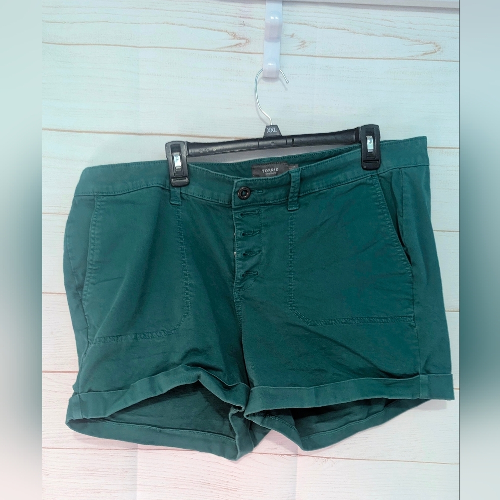 Torrid Emerald Green Casual Button Fly Shorts Size 20